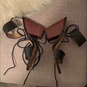 Splendid black leather wedge heel sandal